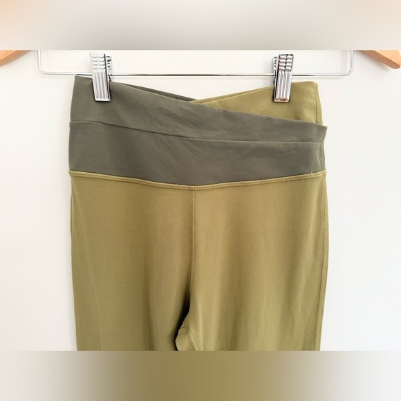 Lululemon Throwback Astro Pant | Size 4 - Picture 4 of 11